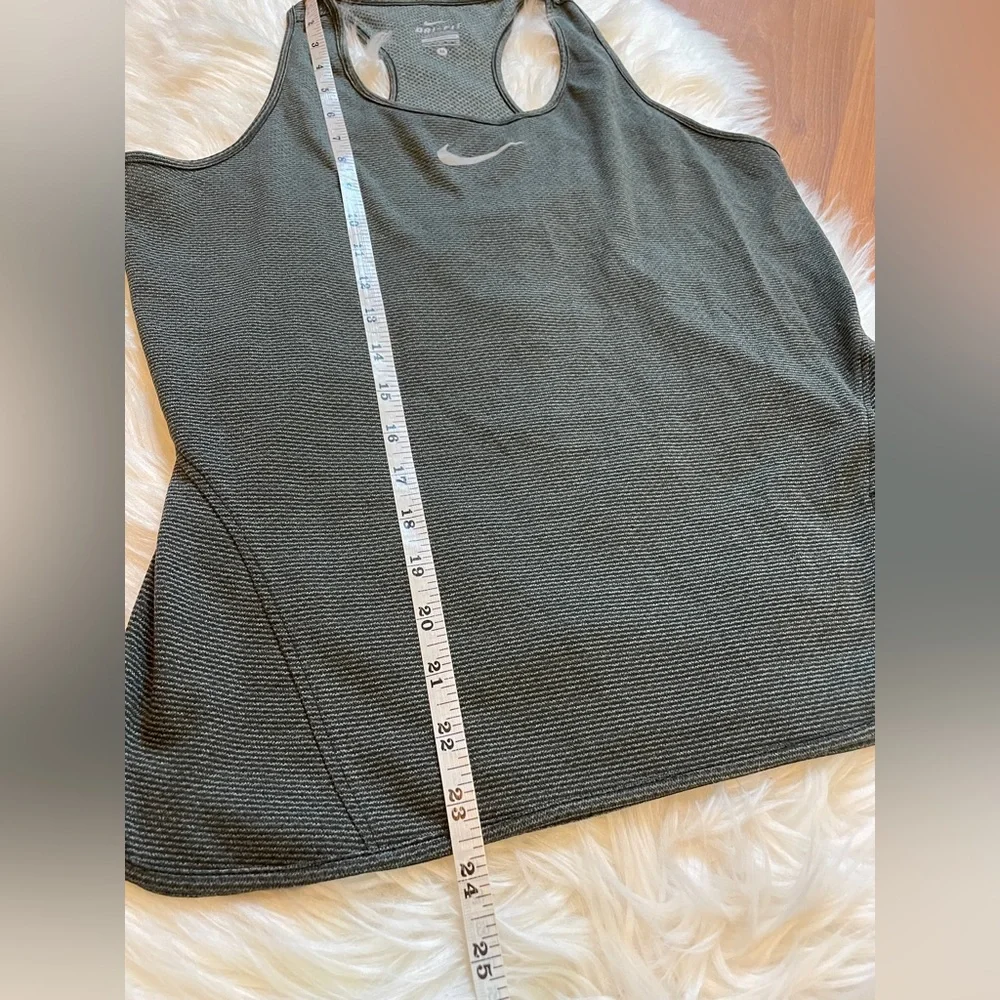 Nike Women's Dri-Fit Tank Size Medium